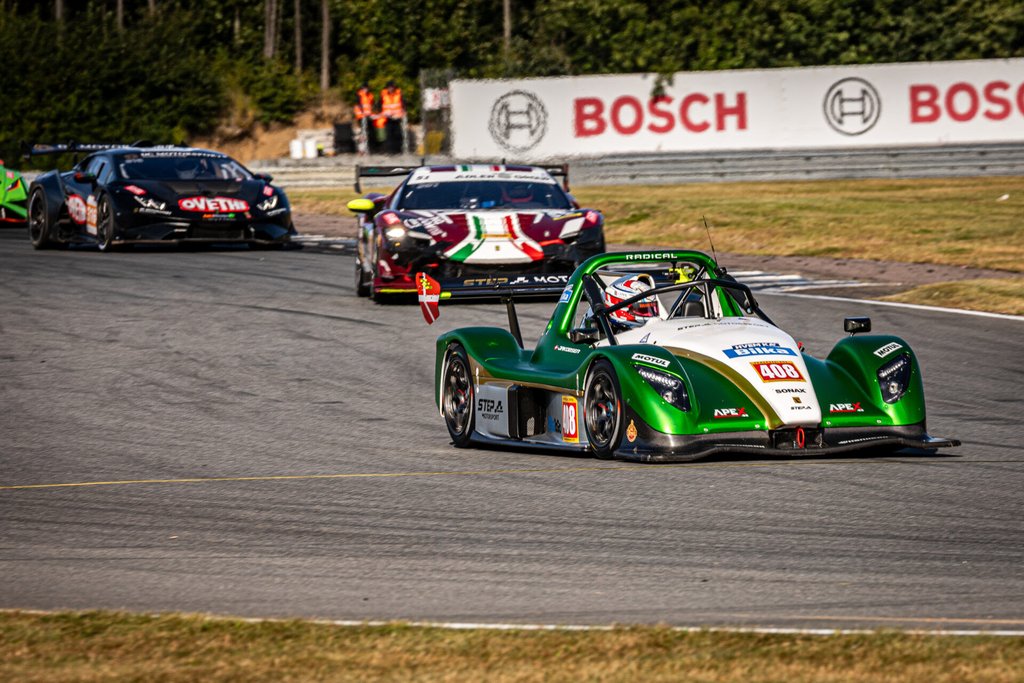 Høj fart på store og små på Jyllandsringen
(Foto: Special Saloon Car / Jan Gripping)